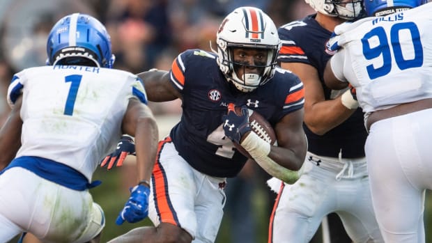 Auburn Tigers running back Tank Bigsby (4) runs the ball at Jordan-Hare Stadium in Auburn, Ala., on Saturday, Sept. 25, 2021. Auburn Tigers defeated Georgia State Panthers 34-24.
